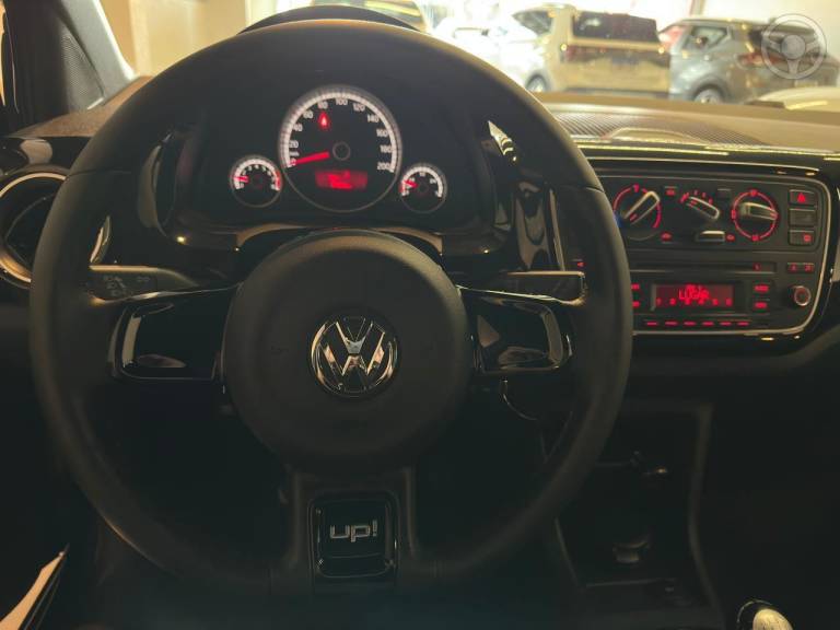 VOLKSWAGEN - UP 1.0 MPI RUN UP 12V FLEX 4P MANUAL - 2016/2017 - PRETA - R$ 47.900,00