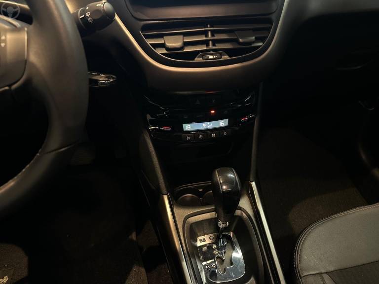 PEUGEOT - 2008 1.6 16V FLEX GRIFFE 4P AUTOMÁTICO - 2019/2020 - PRATA - R$ 82.900,00