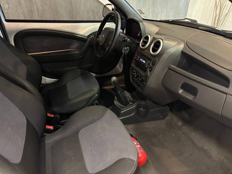 FORD - KA 1.0 MPI CLASS 8V FLEX 2P MANUAL - 2012/2013 - BRANCA - R$ 27.900,00