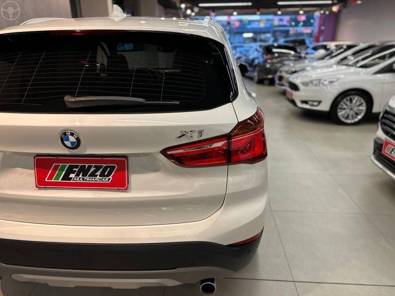 BMW - X1 2.0 16V TURBO ACTIVEFLEX SDRIVE20I X-LINE 4P AUTOMÁTICO - 2017/2018 - BRANCA - R$ 137.900,00