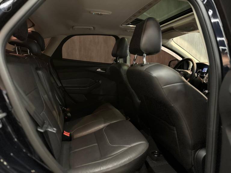 FORD - FOCUS 2.0 TITANIUM SEDAN 16V FLEX 4P AUTOMÁTICO - 2016/2017 - PRETA - R$ 68.900,00