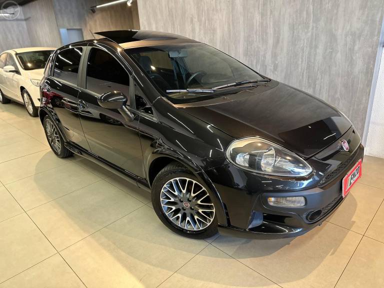 FIAT - PUNTO 1.8 BLACKMOTION 16V FLEX 4P MANUAL - 2013/2014 - PRETA - R$ 49.900,00