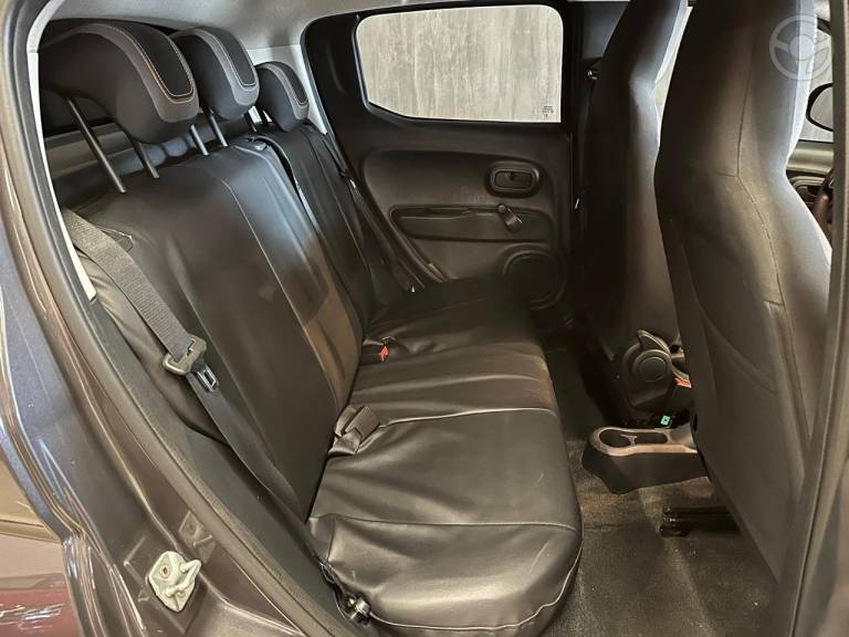 FIAT - MOBI 1.0 TREKKING 8V FLEX 4P MANUAL - 2024/2024 - CINZA - R$ 64.900,00