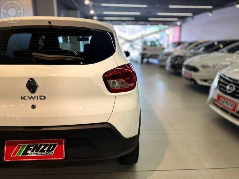 RENAULT - KWID 1.0 12V SCE FLEX INTENSE MANUAL - 2017/2018 - BRANCA - R$ 41.900,00