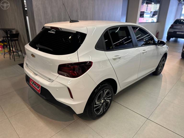 CHEVROLET - ONIX 1.0 LT2 FLEX 4P MANUAL - 2024/2024 - BRANCA - R$ 78.900,00
