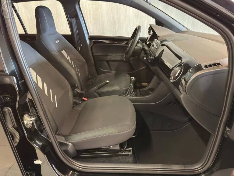 VOLKSWAGEN - UP 1.0 MPI RUN UP 12V FLEX 4P MANUAL - 2016/2017 - PRETA - R$ 49.900,00