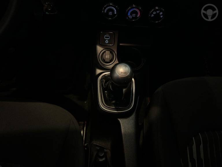 FIAT - TORO 2.0 16V TURBO DIESEL FREEDOM MANUAL - 2017/2017 - BRANCA - R$ 88.900,00