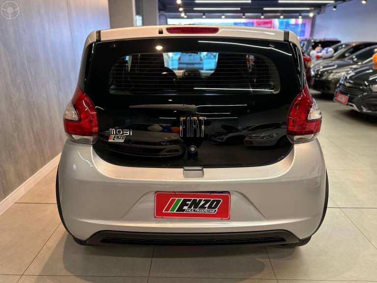 FIAT - MOBI 1.0 8V EVO FLEX LIKE. MANUAL - 2023/2023 - PRATA - R$ 53.900,00
