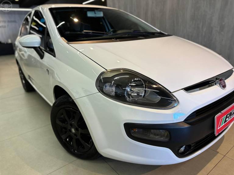 FIAT - PUNTO 1.4 ATTRACTIVE ITALIA 8V FLEX 4P MANUAL - 2015/2016 - BRANCA - R$ 44.900,00