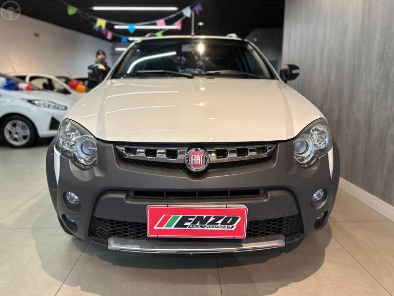 FIAT - STRADA 1.8 MPI ADVENTURE CD 8V FLEX 2P MANUAL - 2013/2013 - BRANCA - R$ 57.900,00