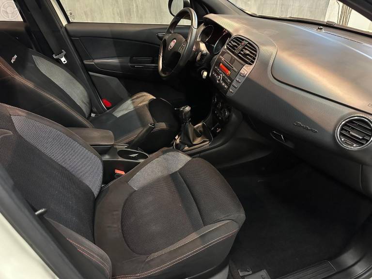 FIAT - BRAVO 1.8 SPORTING 16V FLEX 4P MANUAL - 2014/2014 - BRANCA - R$ 48.900,00