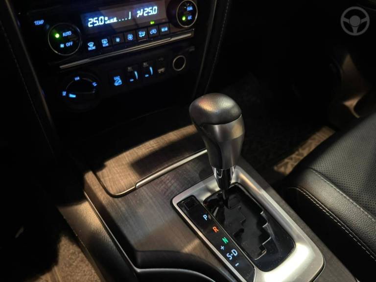 TOYOTA - HILUX SW4 2.8 SRX 4X4 7 LUGARES 16V TURBO INTERCOOLER DIESEL 4P AUTOMÁTICO - 2022/2022 - BRANCA - R$ 314.900,00