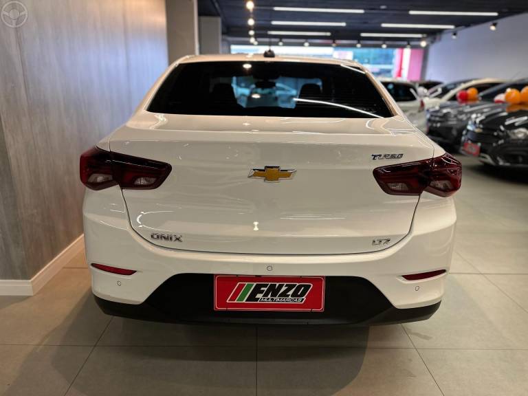 CHEVROLET - ONIX 1.0LTZ PLUS 12V TURBO FLEX 4P AUTOMÁTICO - 2023/2024 - BRANCA - R$ 98.900,00