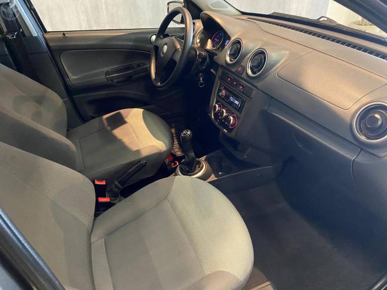 VOLKSWAGEN - VOYAGE 1.0 MI TRENDLINE 8V FLEX 4P MANUAL - 2010/2010 - CINZA - R$ 31.900,00