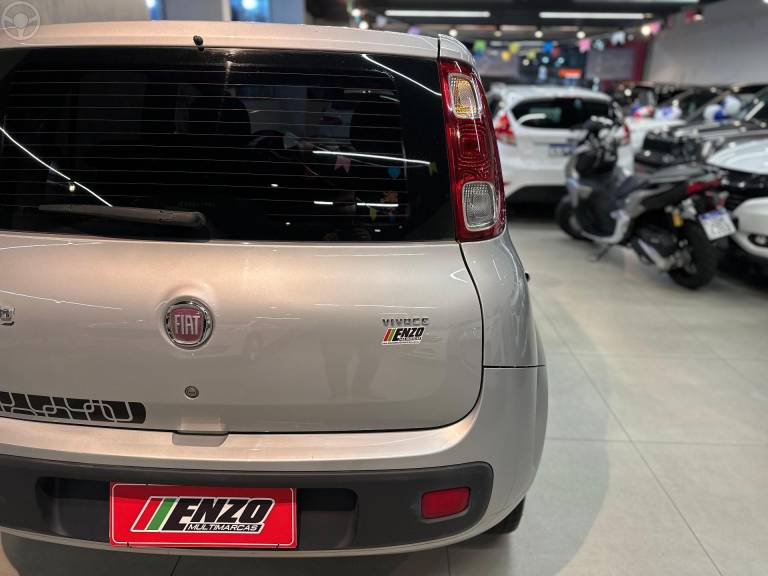 FIAT - UNO 1.0 EVO VIVACE 8V FLEX 4P MANUAL - 2013/2014 - PRATA - R$ 34.900,00
