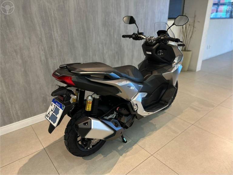HONDA - X-ADV 750 - 2025/2025 - PRATA - R$ 26.900,00