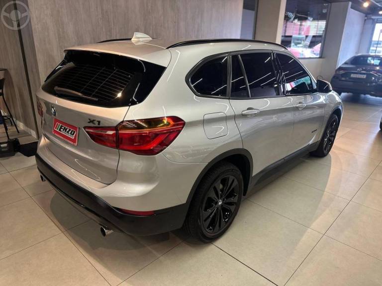 BMW - X1 2.0 20I 4X2 16V FLEX 4P AUTOMÁTICO - 2016/2016 - PRATA - R$ 109.900,00