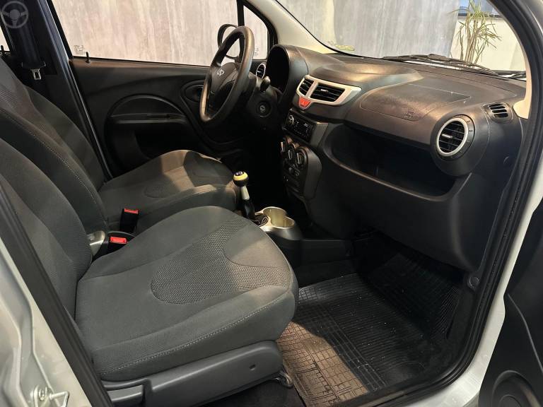 CHERY - QQ 1.0 MPFI ACT 12V 4P MANUAL - 2018/2019 - PRATA - R$ 36.900,00