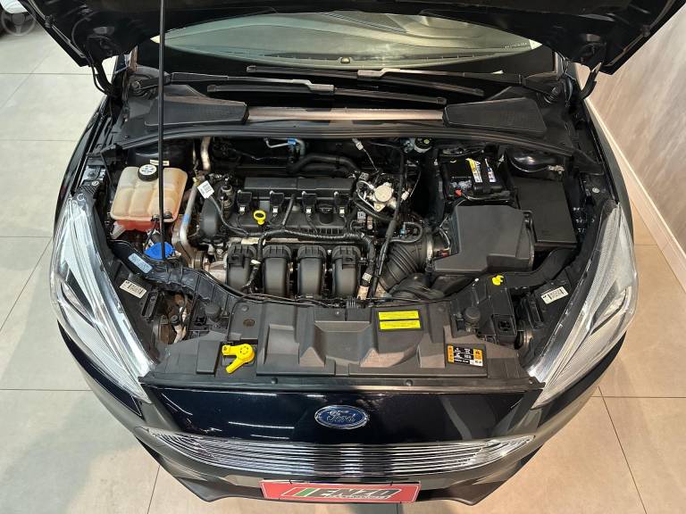 FORD - FOCUS 2.0 TITANIUM SEDAN 16V FLEX 4P AUTOMÁTICO - 2016/2017 - PRETA - R$ 68.900,00