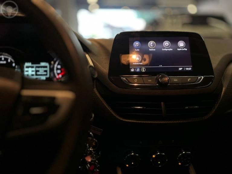 CHEVROLET - ONIX 1.0 LT 12V FLEX 4P MANUAL - 2020/2020 - BRANCA - R$ 59.900,00