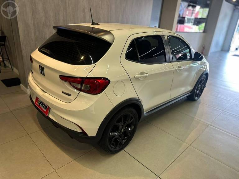 FIAT - ARGO 1.8 E.TORQ FLEX HGT AT6 - 2020/2021 - BRANCA - R$ 83.900,00