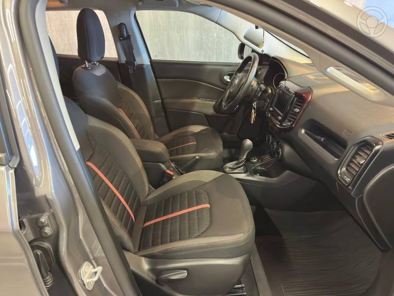 FIAT - TORO 2.0 16V TURBO DIESEL FREEDOM 4WD AT9 AUTOMÁTICO - 2019/2020 - CINZA - R$ 107.900,00