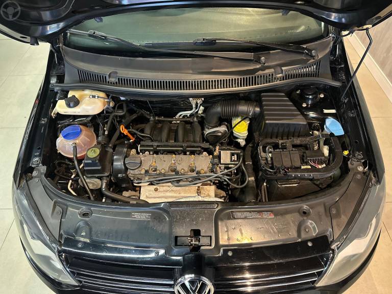 VOLKSWAGEN - SPACEFOX 1.6 MI SPORTLINE 8V FLEX 4P MANUAL - 2010/2011 - PRETA - R$ 39.900,00