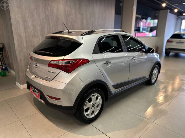 HYUNDAI - HB20X 1.6 16V PREMIUM FLEX 4P AUTOMÁTICO - 2014/2015 - PRATA - R$ 61.900,00