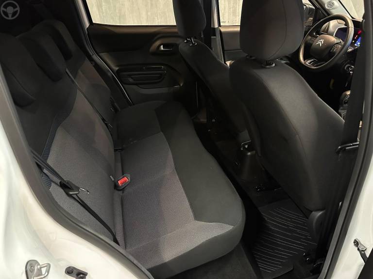 CITROËN - C3 1.6 FEEL 16V FLEX 4P MANUAL - 2022/2023 - BRANCA - R$ 73.900,00
