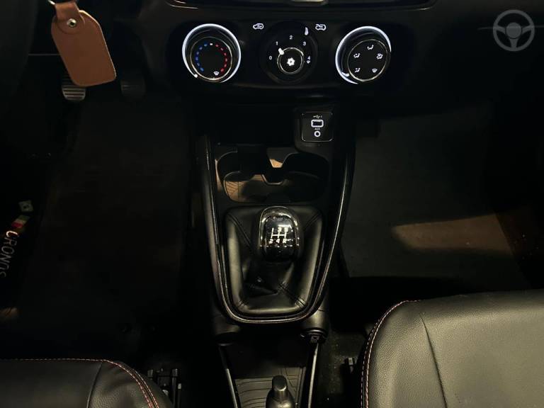 FIAT - CRONOS 1.0 FIREFLY DRIVE FLEX 4P MANUAL - 2024/2025 - PRATA - R$ 83.900,00