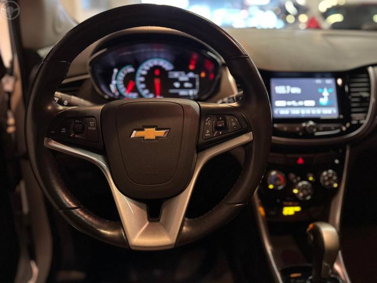 CHEVROLET - TRACKER 1.4 16V TURBO FLEX LTZ AUTOMÁTICO - 2016/2017 - BRANCA - R$ 86.900,00