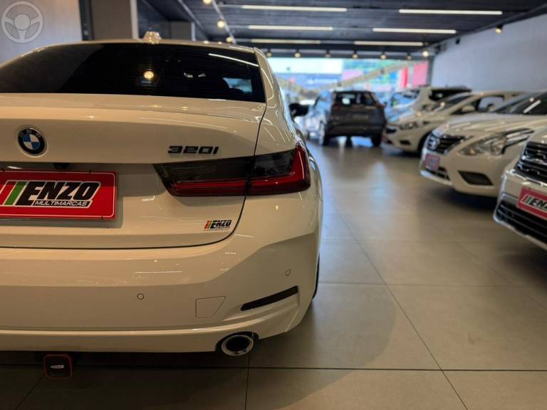 BMW - 320I 2.0 SPORT GP 16V TURBO ACTIVE FLEX 4P AUTOMÁTICO - 2023/2023 - BRANCA - R$ 275.900,00
