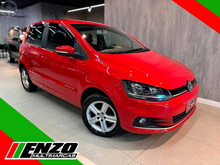 VOLKSWAGEN - FOX 1.6 COMFORTLINE 8V FLEX 4P MANUAL - 2015/2016 - VERMELHA - R$ 49.900,00